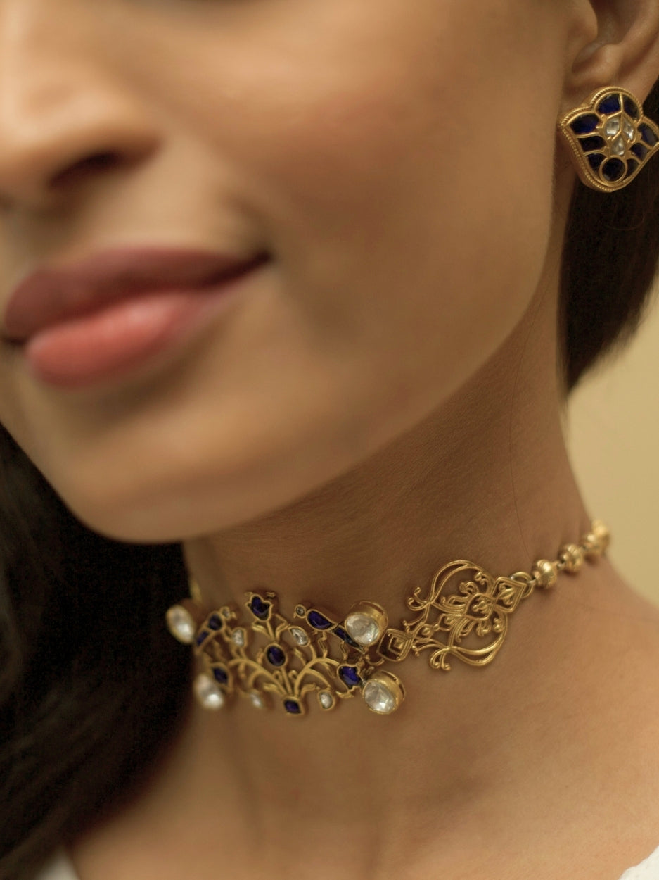 Royal blue choker set with perched parrot motifs and moissanite stone in gold-plated silver – Naksa Jewelry