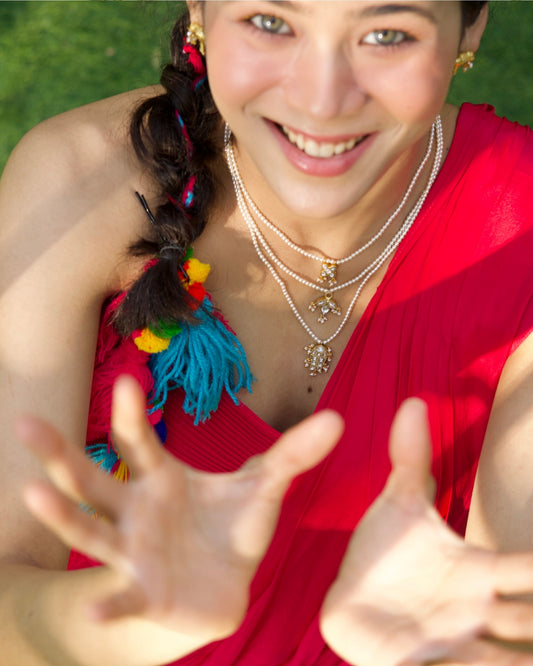 Triple-layer pearl teen lada necklace in 925 silver with kundan-style white stones and gold-toned detailing