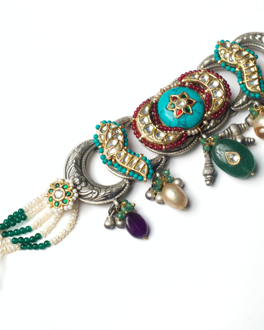 Close-up of turquoise centre stone with kundan floral setting and crescent inlay work