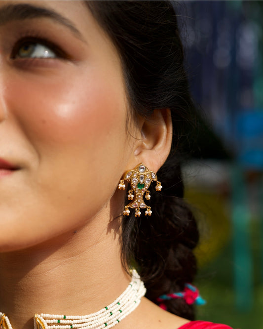 Playful aquatic-inspired 925 silver stud earrings