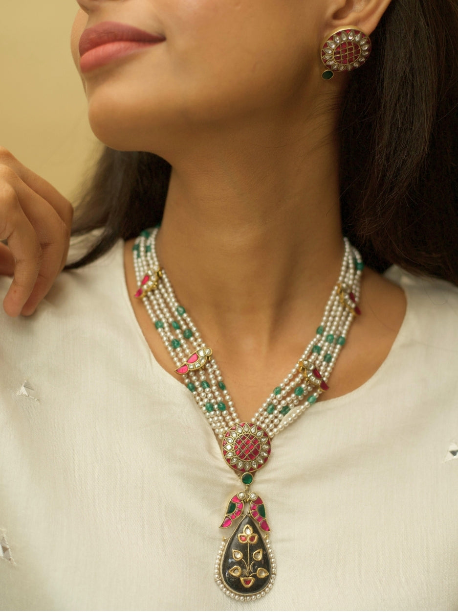 Pure silver Rosy Noir Necklace set with black stone kundan locket, pearl maala, and tikra detailing – Naksa Jewelry