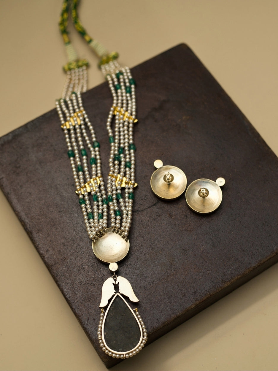 Pure silver Rosy Noir Necklace set with black stone kundan locket, pearl maala, and tikra detailing – Naksa Jewelry