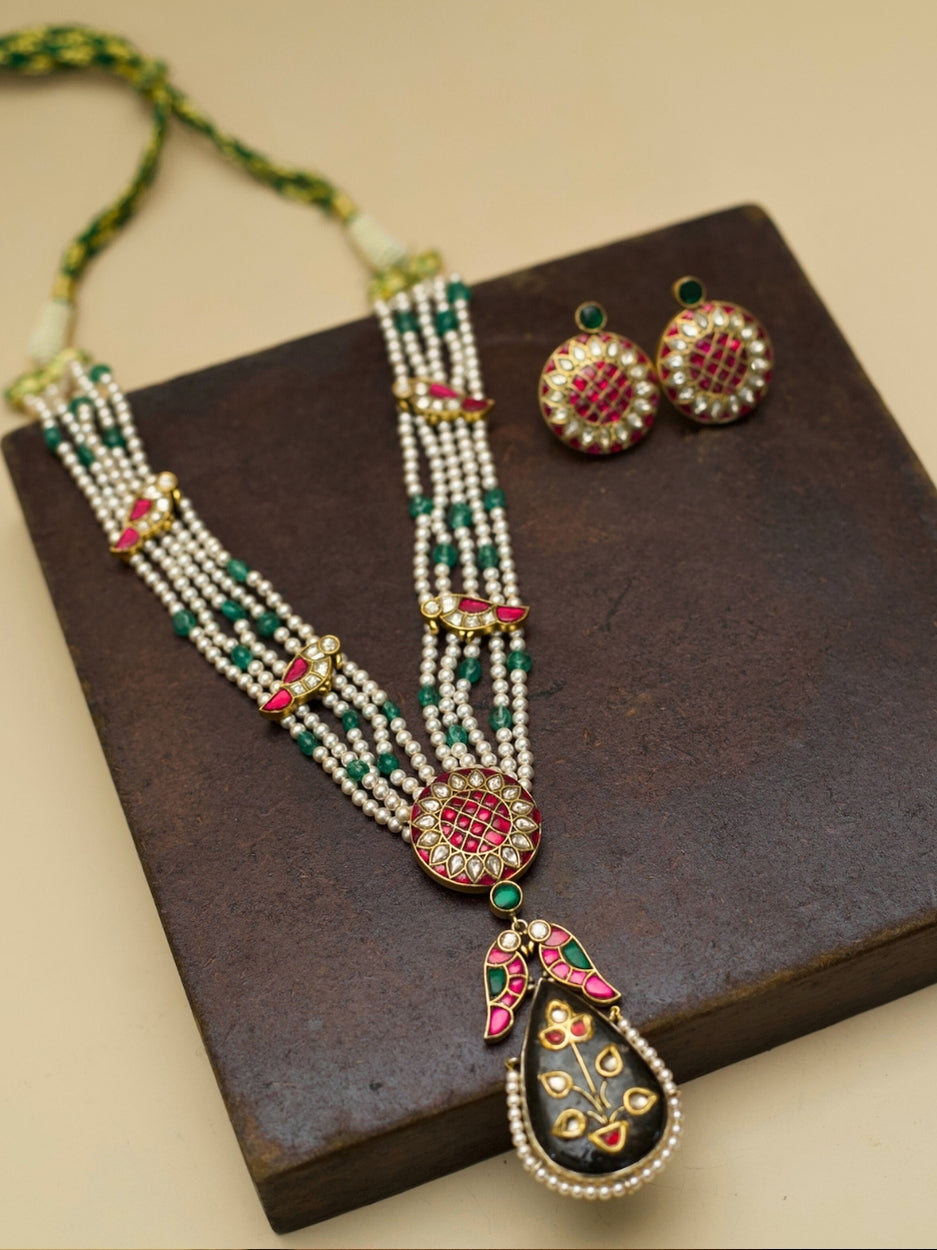 Pure silver Rosy Noir Necklace set with black stone kundan locket, pearl maala, and tikra detailing – Naksa Jewelry