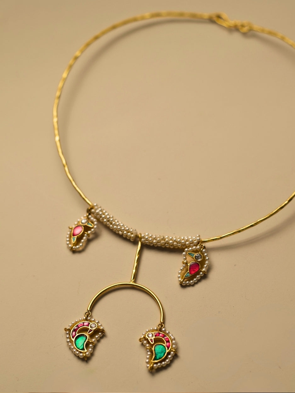 Close-up of parrot detailing on gold-polished 925 silver Hasli necklace