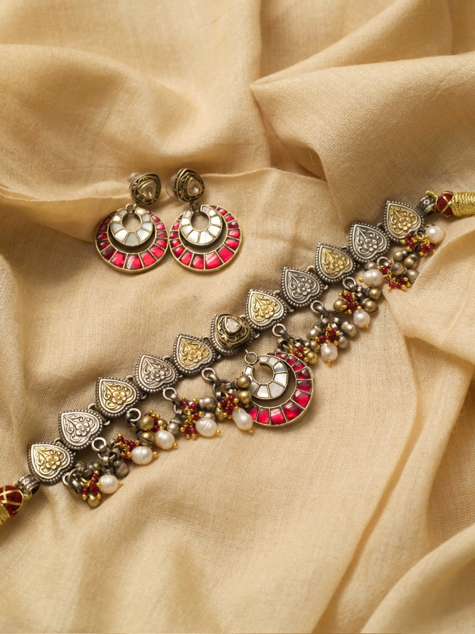 Traditional Indian choker featuring crescent moons and pan motifs
