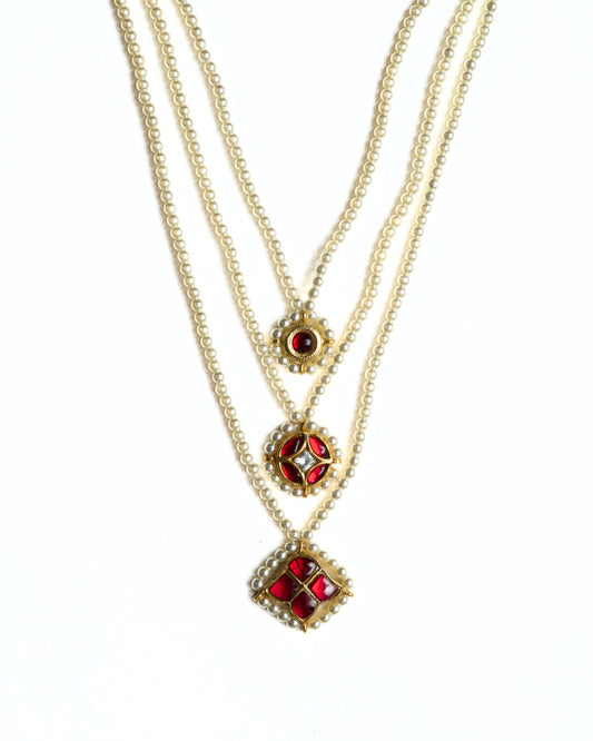 Triple-layer pearl teen lada necklace in 925 silver with circular red stone rosette pendants and pearl borders