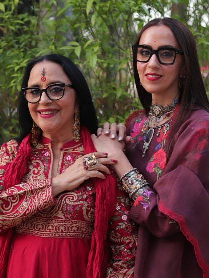 Statement 925 silver ring with elephant motif, tiger’s eye, kundan, and red beads – worn by Ila Arun.