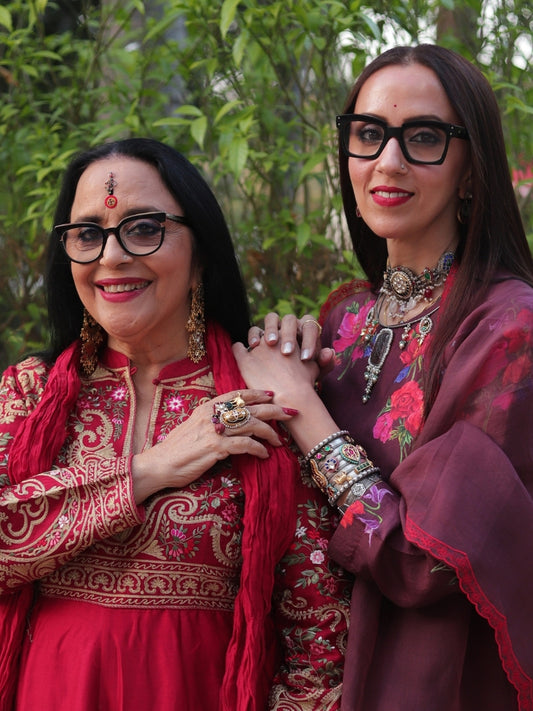Statement 925 silver ring with elephant motif, tiger’s eye, kundan, and red beads – worn by Ila Arun.