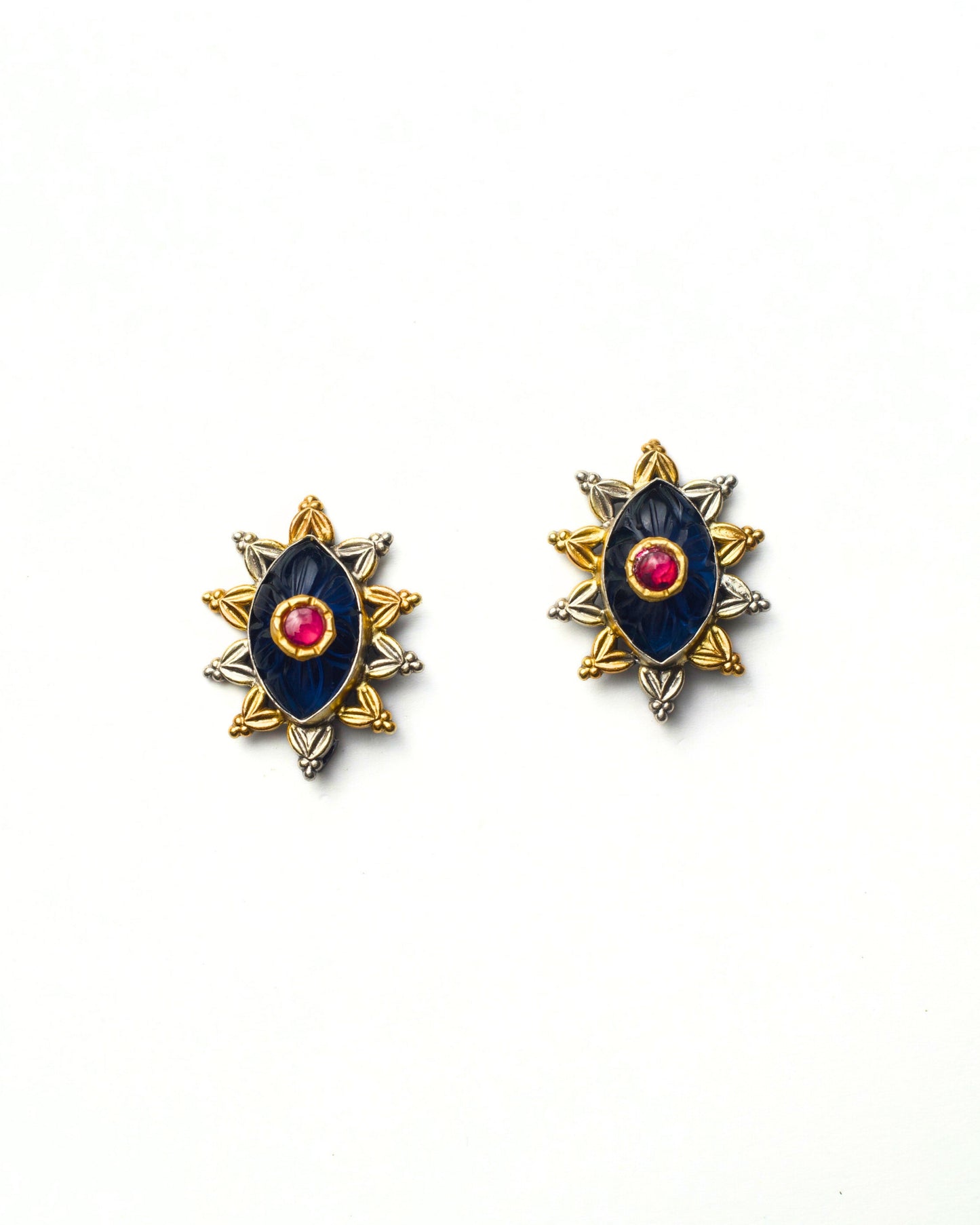 Taaveez Studs