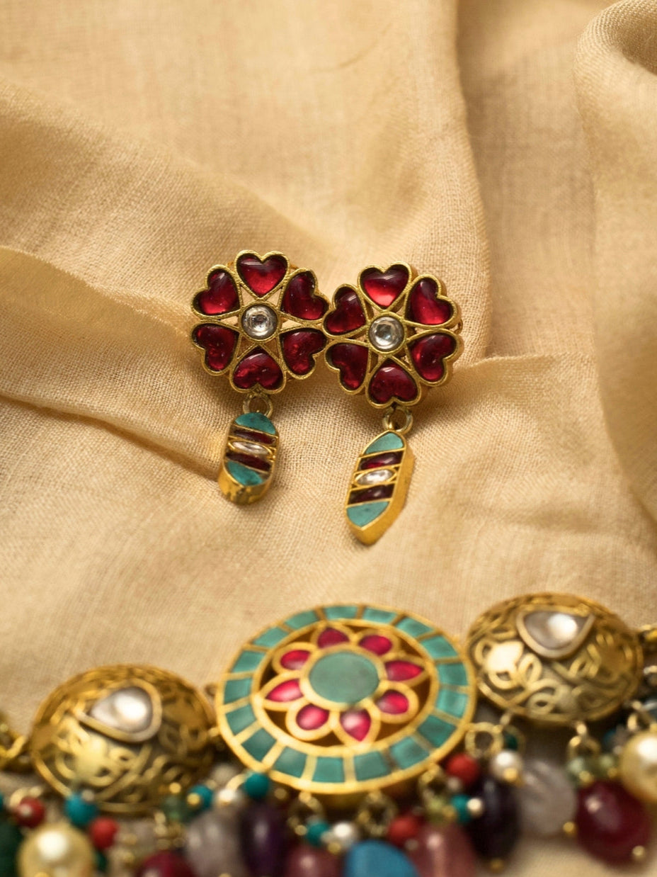 Sweet Defender choker set in pure 925 silver with gold polish, candy-toned stones, and heart-shaped earrings in teal and pink by Naksa.
