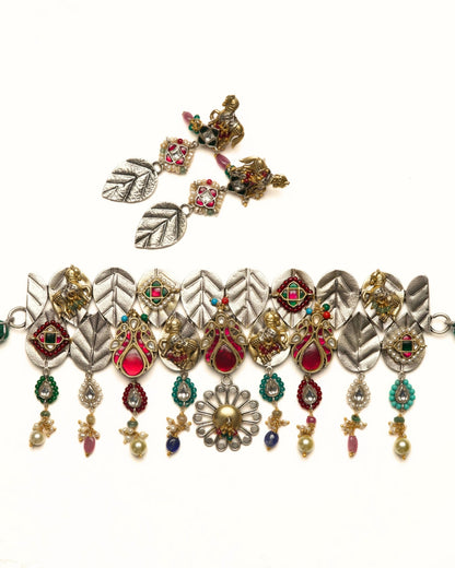 Horses in the Rain Choker Set