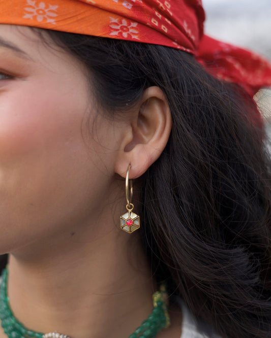 Gold-polished 925 silver hoop earrings with hexagonal mother-of-pearl charm and pink centre stone detail
