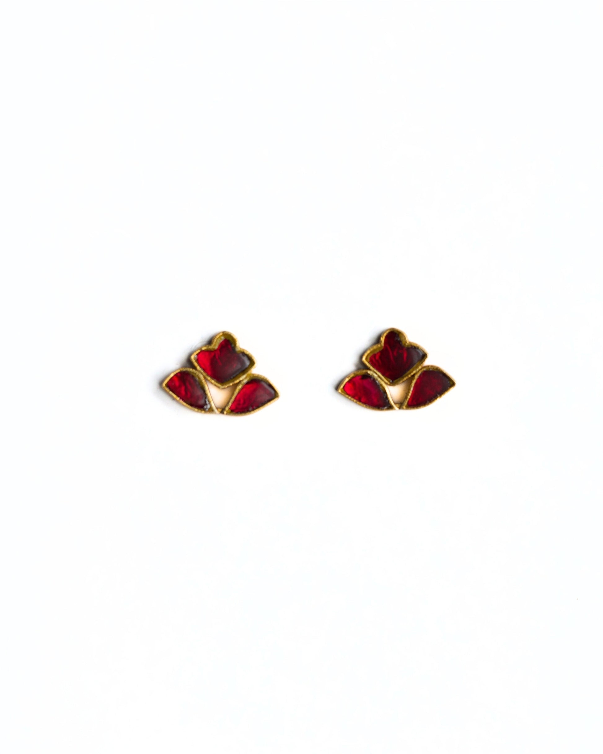 925 silver ruby-toned floral mini stud earrings with gold polish detailing