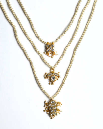 Triple-layer pearl teen lada necklace in 925 silver with kundan-style white stones and gold-toned detailing