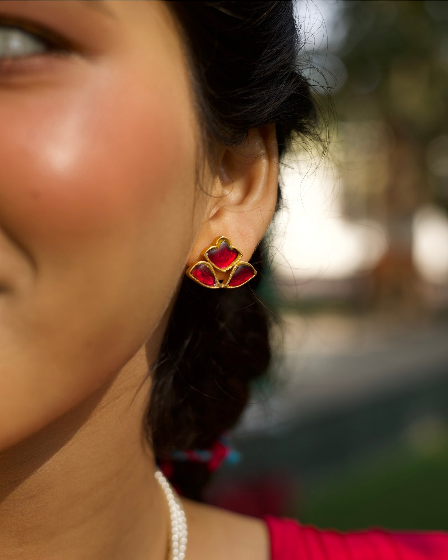 Rosette Mini Studs in silver with deep red stone cluster design