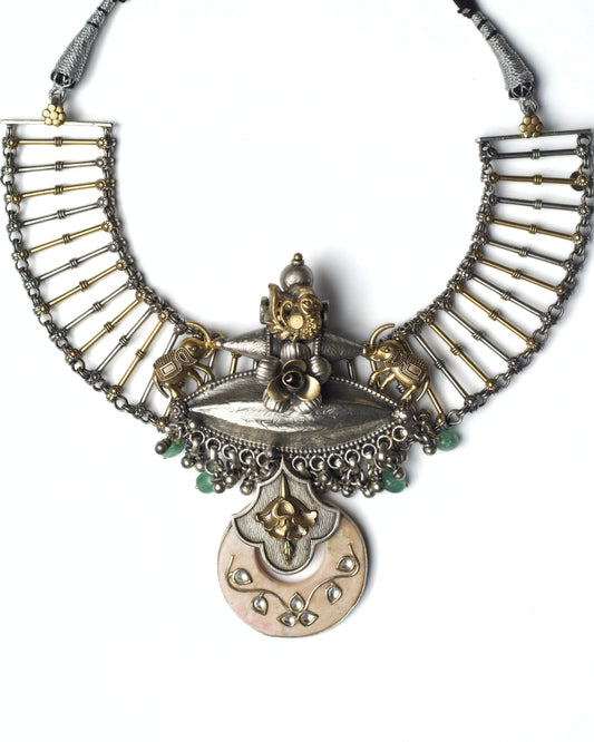 Guardian Span Necklace in 925 silver with ribbed arc structure, twin guardian motifs, and suspended relic disc pendant