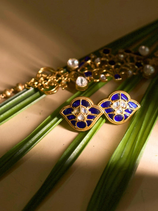 Royal blue choker set with perched parrot motifs and moissanite stone in gold-plated silver – Naksa Jewelry