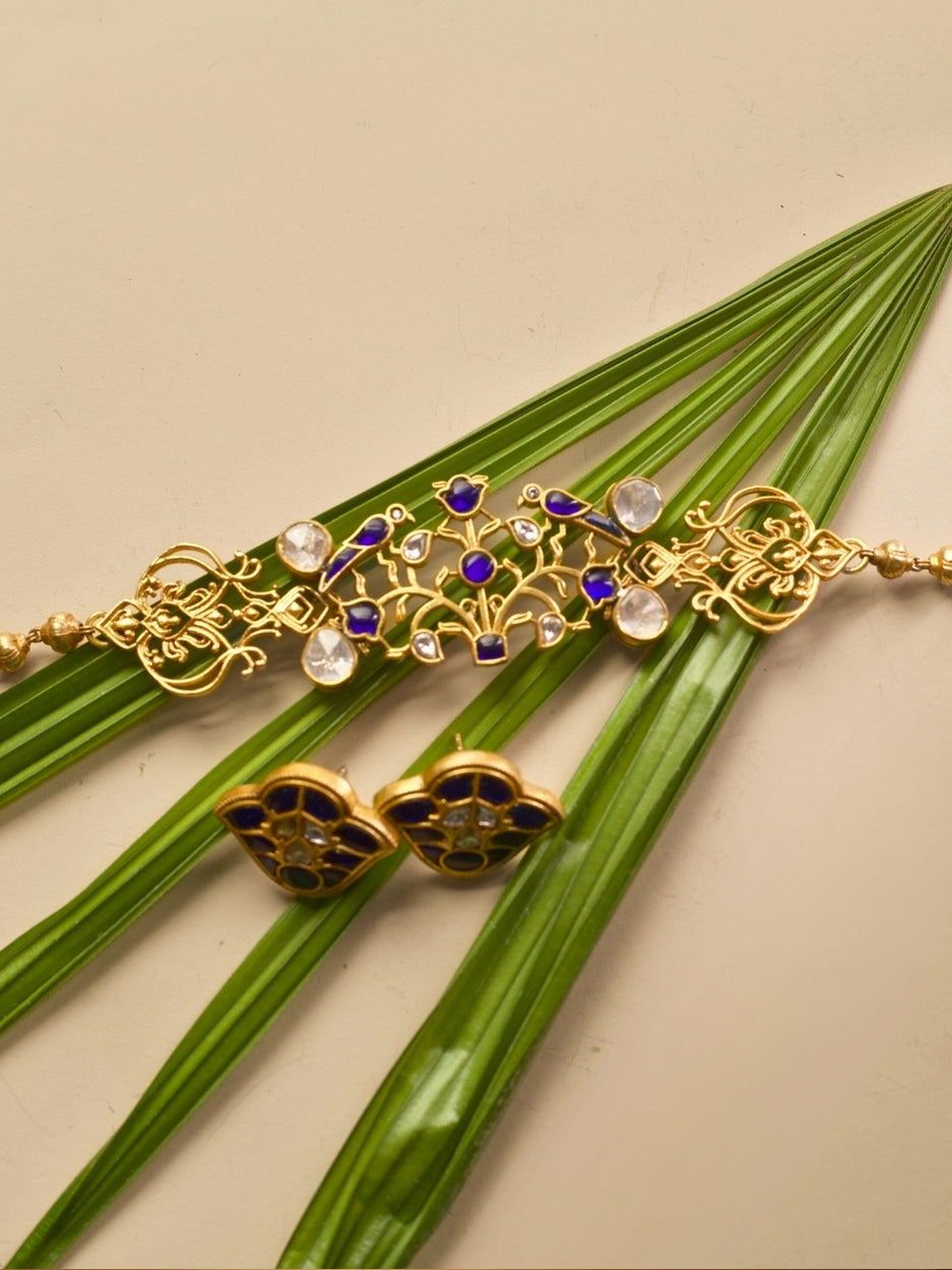 Royal blue choker set with perched parrot motifs and moissanite stone in gold-plated silver – Naksa Jewelry