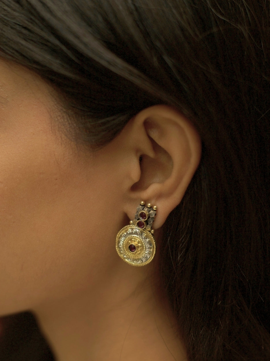 Dainty temple choker in silver and gold with intricate South Indian motifs – Naksa Jewelry

