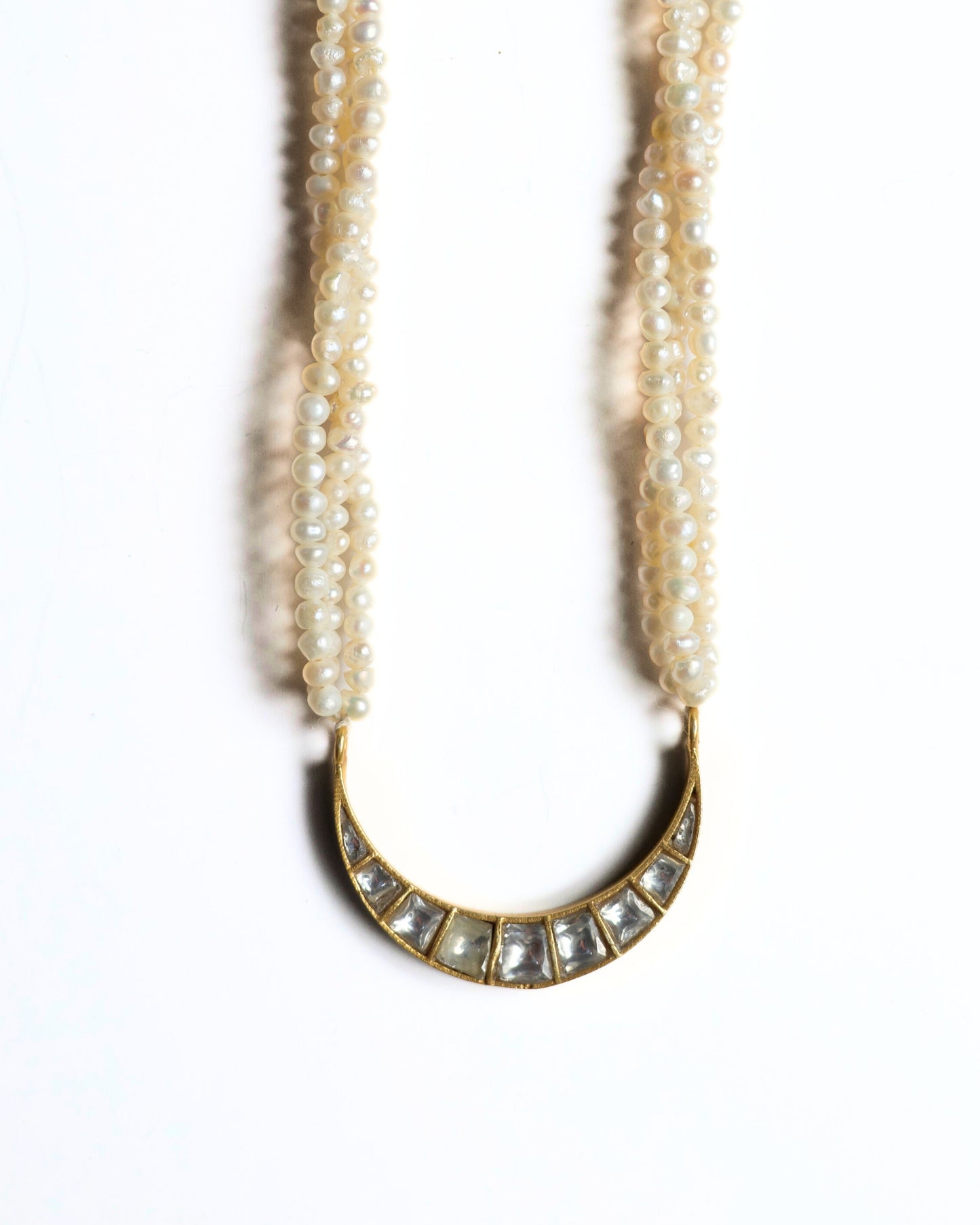 Pearl layered necklace with crescent moon pendant in 925 silver and kundan-style stones