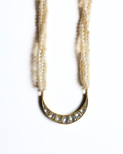 Pearl layered necklace with crescent moon pendant in 925 silver and kundan-style stones