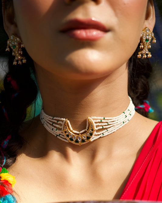 Gold-polished 925 silver crescent choker with layered pearl strands