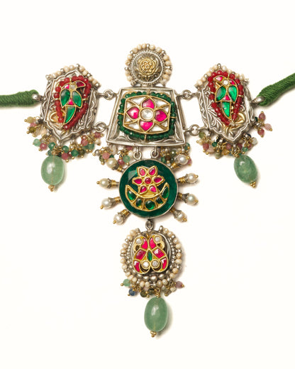 Heer's Haar Choker