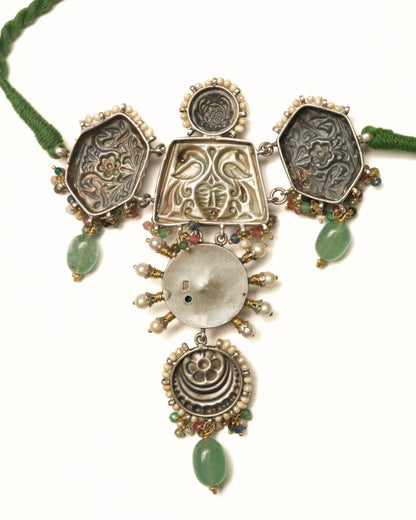 Heer's Haar Choker
