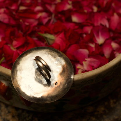 Taking inspiration from the wonders of royal gardens, this 925 Indian heritage silver ring features embossed flowers and peacocks on a circular base. It comes with an adjustable band and features the perfect contrasting hues of handcrafted oxidised silver jewellery.&nbsp;